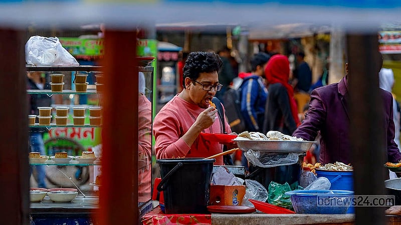 খোলা আকাশের নিচে পুরি থেকে পিৎজা অনেক ধরনের খাবারের দেখা মিলবে সোহরাওয়ার্দী উদ্যানে
