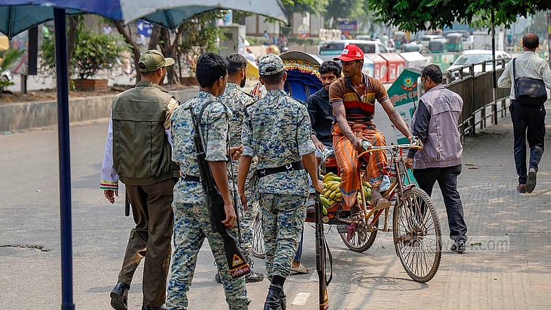 হাতিরঝিল হয়ে প্যাডেলচালিত রিকশা গুলশানে ঢুকতে পারলেও কোনো ব্যাটারিচালিত রিকশা ঢুকতে দেওয়া হচ্ছে না