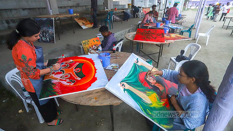 ‘তারুণ্যের উৎসবের’ প্রথম দিন ঢাকা বিশ্ববিদ্যালয়ের কেন্দ্রীয় খেলার মাঠে হয় চিত্রাঙ্কন প্রতিযোগিতা। বিশ্ববিদ্যালয়ে শিক্ষার্থীরা এতে অংশ নেন