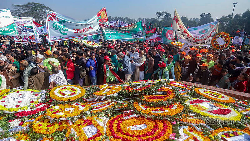 বিজয় দিবসে সোমবার জাতীয় স্মৃতিসৌধে শ্রদ্ধা জানায় বিভিন্ন সংগঠন