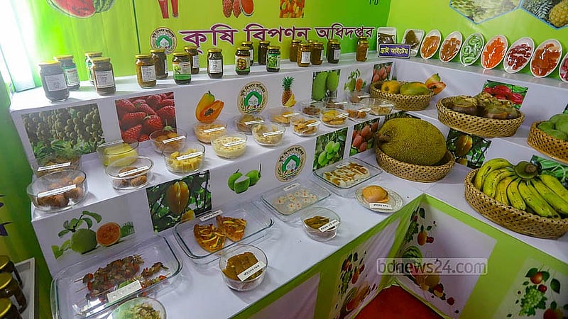 জাতীয় ফল মেলায় কৃষি বিপণন অধিদপ্তরের বিক্রয়কেন্দ্রে পাওয়া যাচ্ছে কাঁঠালের বিরিয়ানি, কেক, সাসলিক, বড়া, কাবাবসহ নানা কিছু