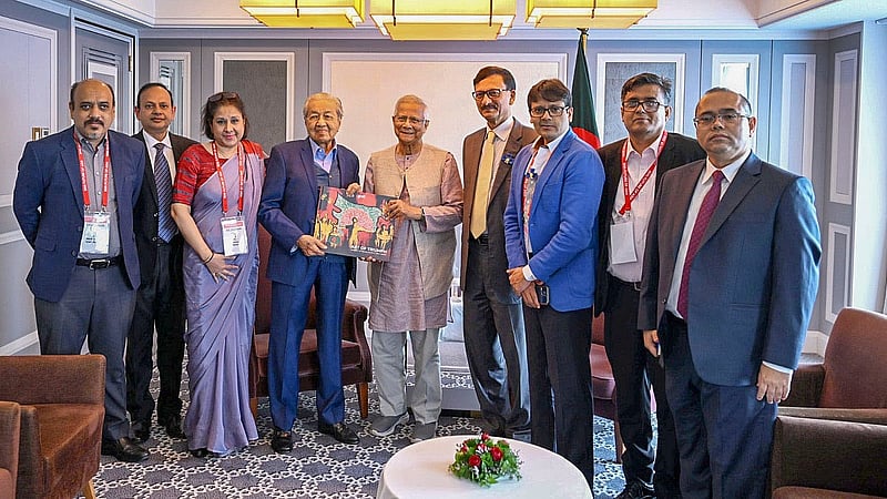 মালয়েশিয়ার সাবেক প্রধানমন্ত্রী মাহাথির মোহাম্মদ বৃহস্পতিবার টোকিওর একটি হোটেলে প্রধান উপদেষ্টা মুহাম্মদ ইউনূসের সঙ্গে সৌজন্য সাক্ষাৎ করেন