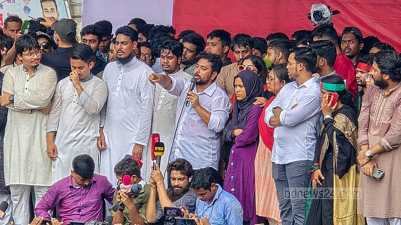 ‘জুলাই পদযাত্রা’ কর্মসূচির অংশ হিসেবে ফরিদপুর শহরের জনতা ব্যাংক মোড়ে এনসিপির পথসভায় বক্তব্য দেন দলের আহ্বায়ক নাহিদ ইসলাম