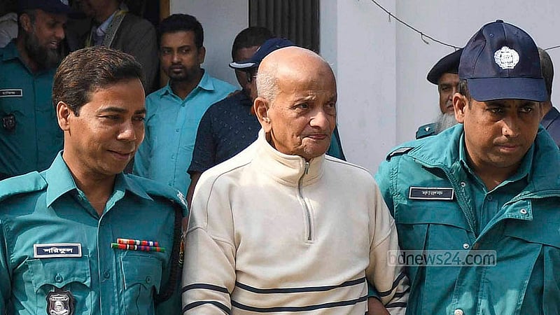 শুনানি শেষে আন্তর্জাতিক অপরাধ ট্রাইব্যুনাল থেকে মঙ্গলবার কারাগারে নিয়ে যাওয়া হচ্ছে সাবেক প্রতিমন্ত্রী কামাল আহমেদ মজুমদারকে।
