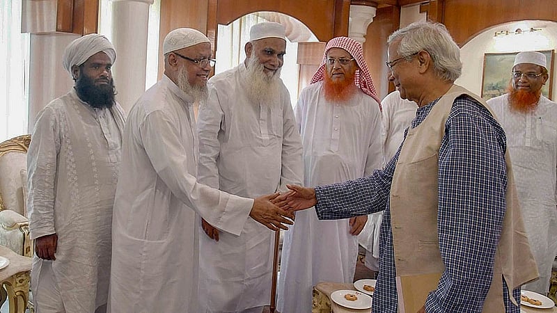 রাষ্ট্রীয় অতিথি ভবন যমুনায় শনিবার প্রধান উপদেষ্টা অধ্যাপক মুহাম্মদ ইউনূসের সঙ্গে রাজনৈতিক দলগুলোর আলোচনায় জমিয়তে উলামে ইসলামের নেতারা।