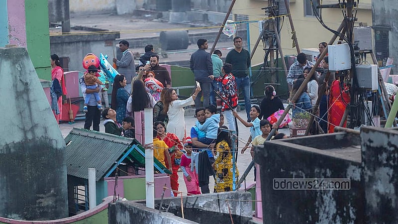 পৌষের শেষ দিন ছিল মঙ্গলবার। এদিন সাকরাইন উৎসব করেন পুরান ঢাকার মানুষ, যা অনেকের কাছে ঘুড়ি উৎসব নামেও পরিচিত