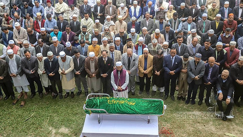 অন্তর্বর্তীকালীন সরকারের উপদেষ্টা ও বিশিষ্ট আইনজীবী হাসান আরিফের দ্বিতীয় জানাজা শনিবার সুপ্রিম কোর্ট প্রাঙ্গণে অনুষ্ঠিত হয়