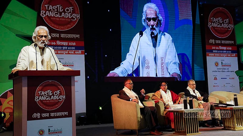 ঢাকার বনানীর মোস্তফা কামাল আতাতুর্ক পার্কে আঞ্চলিক ঐতিহ্যবাহী খাবারের উৎসব উদ্বোধনের অনুষ্ঠানে বক্তব্য দেন বিমান ও পর্যটন মন্ত্রণালয়ের উপদেষ্টা এ এফ হাসান আরিফ