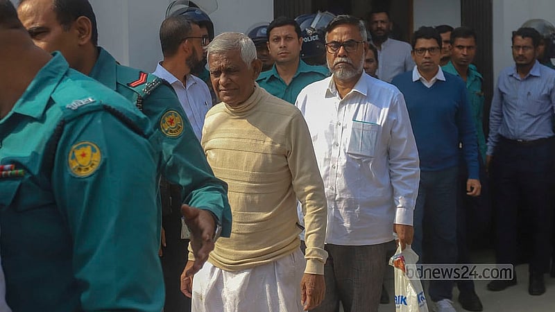 জুলাই-অগাস্টের গণহত্যা মামলার আসামি আপিল বিভাগের অবসরপ্রাপ্ত বিচারপতি শামসুদ্দিন চৌধুরী মানিককে সোমবার আন্তর্জাতিক অপরাধ ট্রাইব্যুনালে হাজির করা হয়