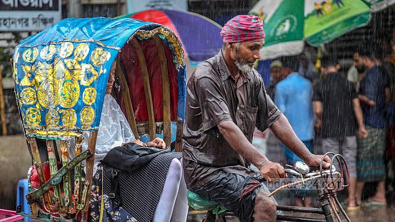 ঢাকায় কয়েক দিন ধরেই তীব্র গরম। এর মধ্যে জনজীবনে স্বস্তি বয়ে আনে মঙ্গলবারের এক পশলা বৃষ্টি। মুগদা এলাকা থেকে তোলা