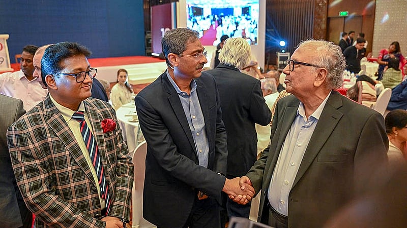 বিডিনিউজ টোয়েন্টিফোর ডটকমের ১৯ বছর পূর্তির অনুষ্ঠানে বিএনপির যুগ্ম মহাসচিব শহীদ উদ্দিন চৌধুরী অ্যানি ও নাট্যজন রামেন্দু মজুমদার।