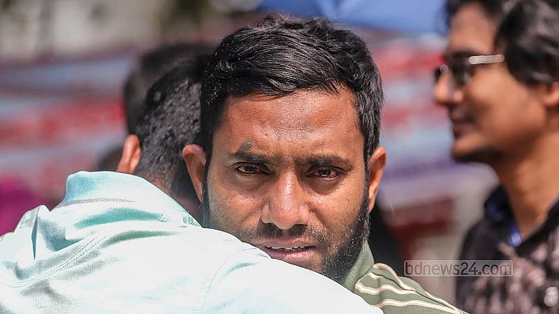 সরকারি প্রাথমিক বিদ্যালয়ে ৬ হাজার ৫৩১ জনের নিয়োগ কার্যক্রম আটকে গিয়েছিল হাই কোর্টের আদেশে। সোমবার আপিল বিভাগের রায়ে সেই বাধা কাটলে আবেগাপ্লুত হয়ে পড়েন আন্দোলনকারী নিয়োগপ্রার্থীরা