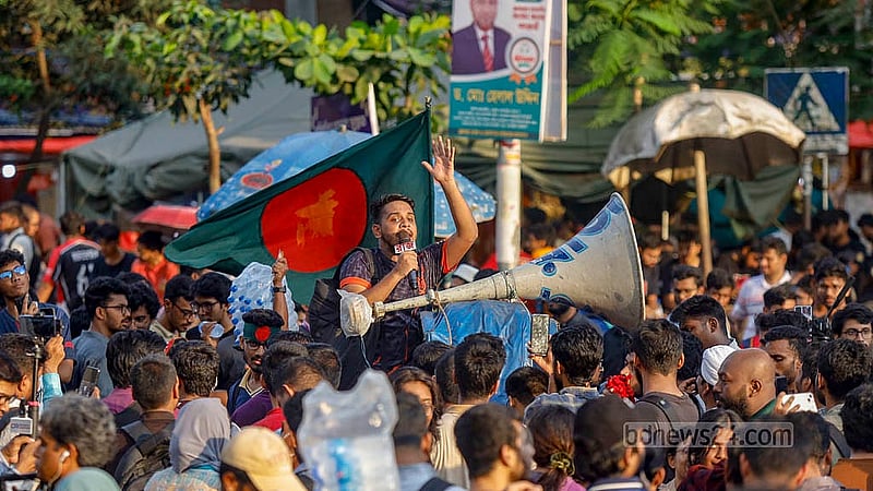 ডিপ্লোমা প্রকৌশলীদের নামের আগে প্রকৌশলী লিখতে না দেওয়াসহ তিন দাবিতে মঙ্গলবার রাজধানীর শাহবাগ মোড় অবরোধ করে বিক্ষোভে নামে বাংলাদেশ প্রকৌশল বিশ্ববিদ্যালয়সহ (বুয়েট) একাধিক বেসরকারি প্রকৌশল বিশ্ববিদ্যালয়ের শিক্ষার্থীরা