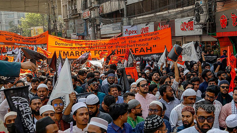 জুমার নামাজের পর বায়তুল মোকাররমের উত্তর গেট থেকে বের হওয়া হিযবুতের মিছিল পল্টন হয়ে বিজয়নগরের দিকে এগোতে থাকে