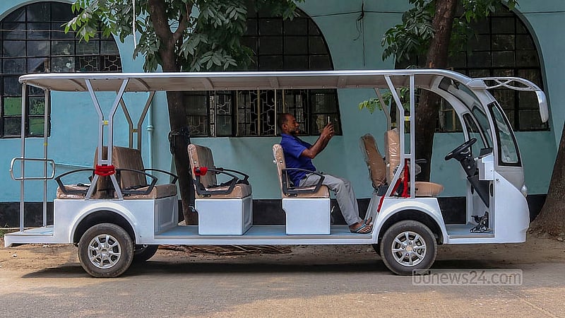 বর্তমানে ঢাকা বিশ্ববিদ্যালয়ের শিক্ষার্থীদের জন্য চারটি এবং প্রক্টরিয়াল টিমের জন্য একটি ও গ্রিন ফিউচার ফাউন্ডেশনের সদস্যদের জন্য একটি গাড়ি রয়েছে