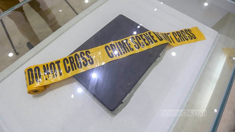 জাতীয় জাদুঘরের নলিনীকান্ত ভট্টশালী গ্যালারিতে চলছে ‘সাগর-রুনি হিউম্যান রাইটস ফটো অ্যাওয়ার্ড’ প্রদর্শনী। সেখানে সাংবাদিক দম্পতি সাগর-রুনির ব্যবহৃত জিনিসপত্র তুলে ধরা হয়েছে