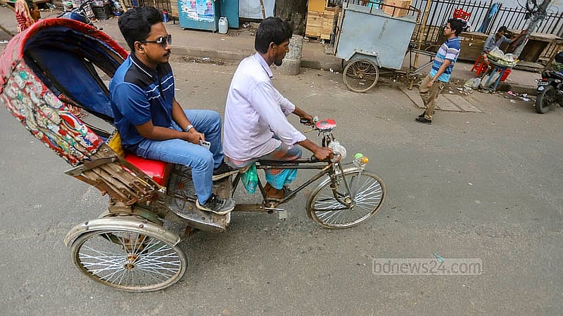 সাধারণ রিকশার কাঠামোতে ব্যাটারি-মোটর লাগানোয় গতি বেড়েছে। তবে সড়কে দ্রুতগতিতে চলার সময়ে সেগুলো প্রায়শই নিয়ন্ত্রণ হারিয়ে দুর্ঘটনায় পড়ছে