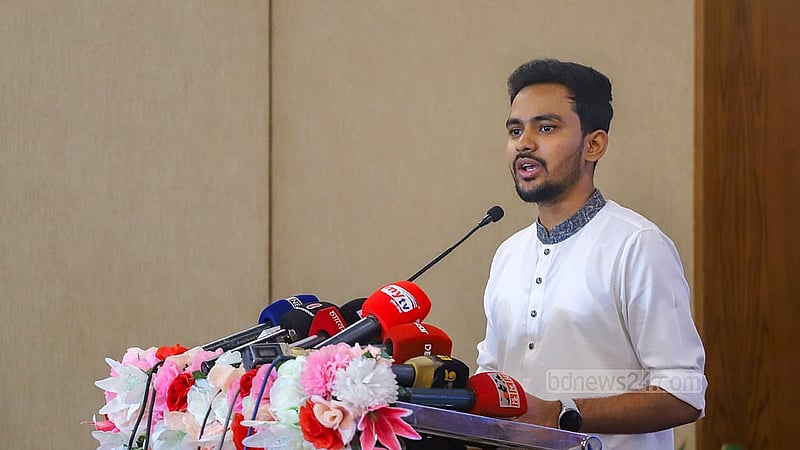 ঢাকা উত্তর সিটি করপোরেশনের নগর ভবনে শনিবার ই-রিকশা প্রশিক্ষকদের প্রশিক্ষণ কর্মসূচির উদ্বোধনী অনুষ্ঠানে বক্তব্য রাখেন স্থানীয় সরকার পল্লী উন্নয়ন ও সমবায় মন্ত্রণালয়ের উপদেষ্টা আসিফ মাহমুদ সজীব ভূঁইয়া