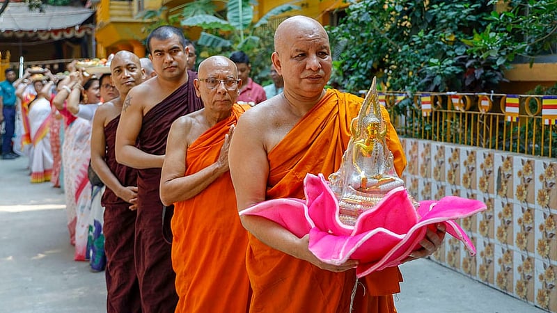 রাজধানীর সবুজবাগে রোববার ধর্মরাজিক বৌদ্ধ মহাবিহারে বৌদ্ধ ধর্মাবলম্বীদের প্রধান ধর্মীয় উৎসব বুদ্ধ পূর্ণিমার উদযাপন