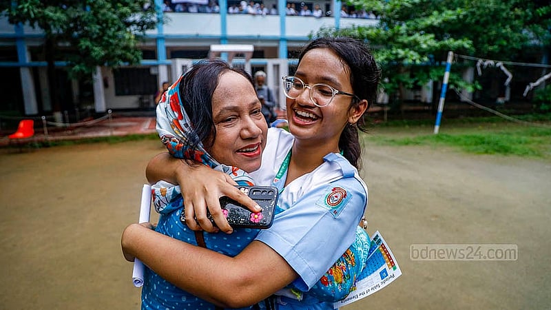 মাধ্যমিকে ভালো ফলাফলে উল্লসিত ভিকারুননিসা নূন স্কুল এন্ড কলেজের শিক্ষার্থীরা