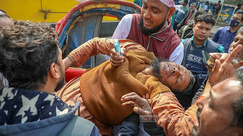 মিছিল নিয়ে প্রধান উপদেষ্টার কার্যালয়ের দিকে যাওয়ার পথে শাহবাগ এলাকায় পুলিশের লাঠিচার্জে আহত হন এবতেদায়ী মাদরাসার বেশ কয়েকজন শিক্ষক