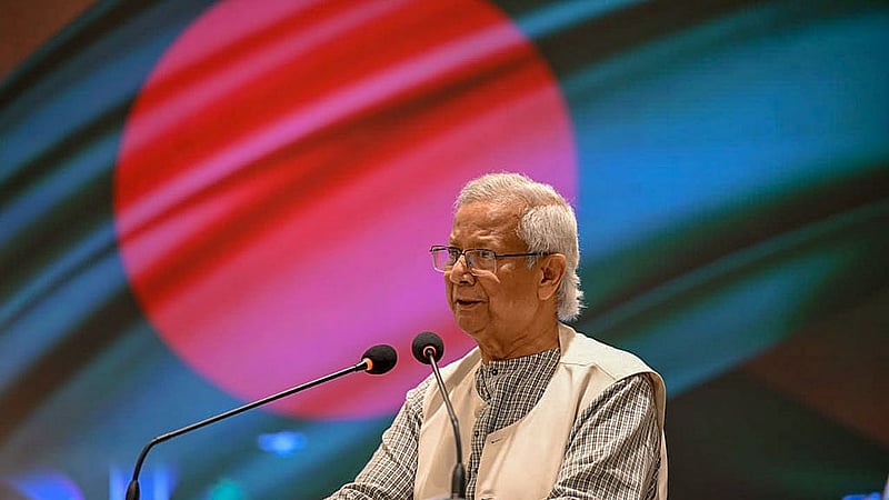 ঢাকার আগারগাঁওয়ে বিনিয়োগ ভবনে রোববার বাংলাদেশ-চীন ব্যবসা ও বিনিয়োগ সম্মেলনে প্রধান উপদেষ্টা মুহাম্মদ ইউনূস