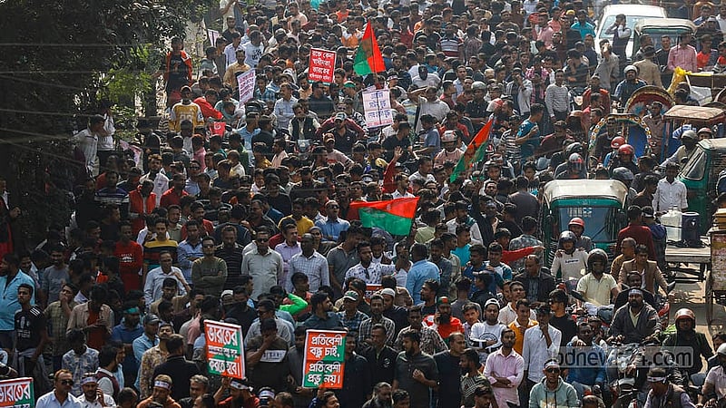 ভারতীয় হাই কমিশন অভিমুখে বিএনপির পদযাত্রায় দলীয় পতাকা, ব্যানার ও প্ল্যাকার্ড নিয়ে যোগ দেন নেতাকর্মীরা