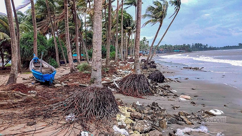 জোয়ারের পানির উচ্চতা বৃদ্ধি এবং বিশাল আকারের সব ঢেউয়ের কারণে ভাঙন দেখা দিয়েছে সেন্ট মার্টিনে