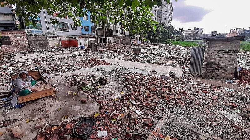 রাজধানীর খিলগাঁও চৌধুরীপাড়া ঝিলের অংশ ভরাট করে নির্মাণ করা হবে রামপুরা থানা। তাই দখলদারদের উচ্ছেদ করা হয়েছে