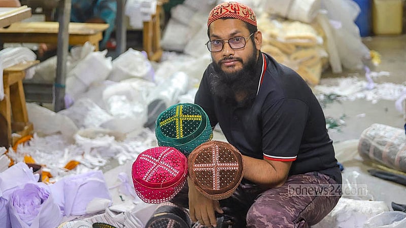 ঢাকার কামরাঙ্গীরচরের বিভিন্ন কারখানায় তৈরি টুপি রপ্তানি হয় বিভিন্ন দেশে