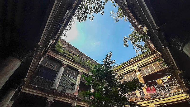সংরক্ষণের উদ্যোগ না থাকায় ধ্বংস হতে চলেছে পুরান ঢাকার ঐতিহাসিক ‘রূপলাল হাউজ’