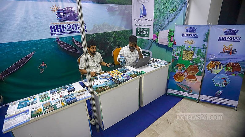 রাজধানীর আগারগাঁওয়ে পর্যটন ভবনে শুক্রবার শুরু হয়েছে হাউজবোট মেলা