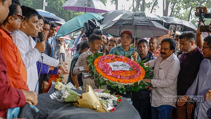 কেন্দ্রীয় শহীদ মিনার প্রাঙ্গণে রোববার লালনগীতির বরেণ্য শিল্পী ফরিদা পারভীনকে শ্রদ্ধা জানায় বিভিন্ন সংগঠন