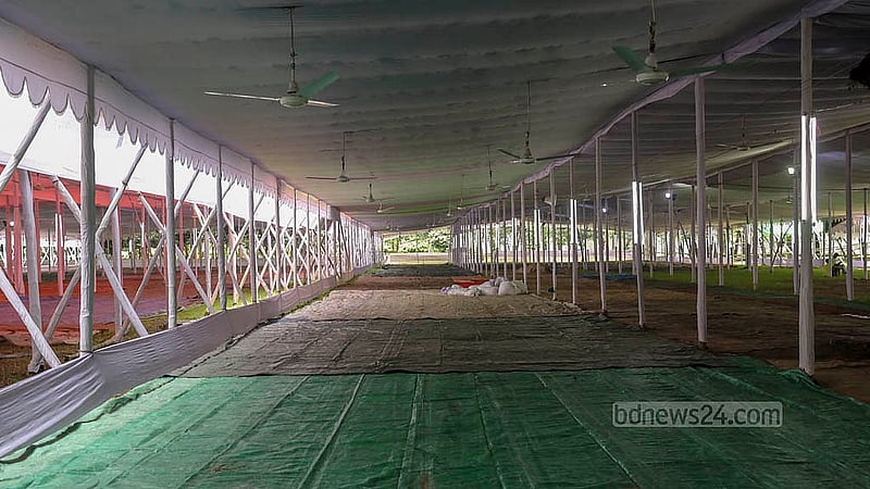 জাতীয় ঈদগাহের সবধরনের প্রস্তুতি সম্পন্ন হয়েছে। শনিবার সকালে হাজারো মানুষের অংশগ্রহণে অনুষ্ঠিত হবে কোরবানির ঈদের প্রধান জামাত