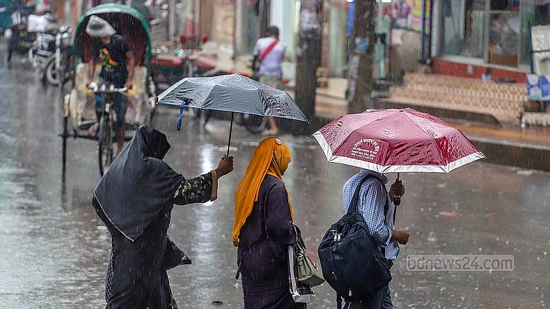 সাগরে লঘুচাপের প্রভাবে রাজধানীতে মঙ্গলবার দিনভর বৃষ্টিতে দুর্ভোগে পড়েন নগরবাসী। সায়েদাবাদ এলাকা থেকে তোলা