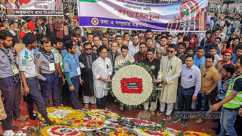 আন্তর্জাতিক মাতৃভাষা দিবসে কেন্দ্রীয় শহীদ মিনারে শ্রদ্ধা নিবেদন করে তথ্য ও সম্প্রচার মন্ত্রণালয়