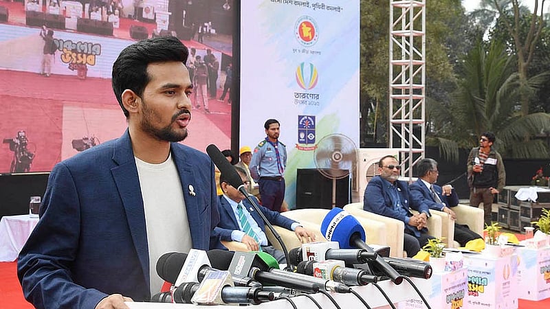 ঢাকা বিশ্ববিদ্যালয়ে ‘তারুণ্যের উৎসব’ উদ্বোধন করে বক্তব্য দেন যুব ও ক্রীড়া উপদেষ্টা আসিফ মাহমুদ সজীব ভূঁইয়া
