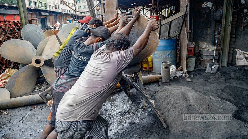 ঢাকার কেরাণীগঞ্জের চরকালীগঞ্জে গড়ে উঠেছে বেশ কিছু প্রপেলার তৈরির কারখানা