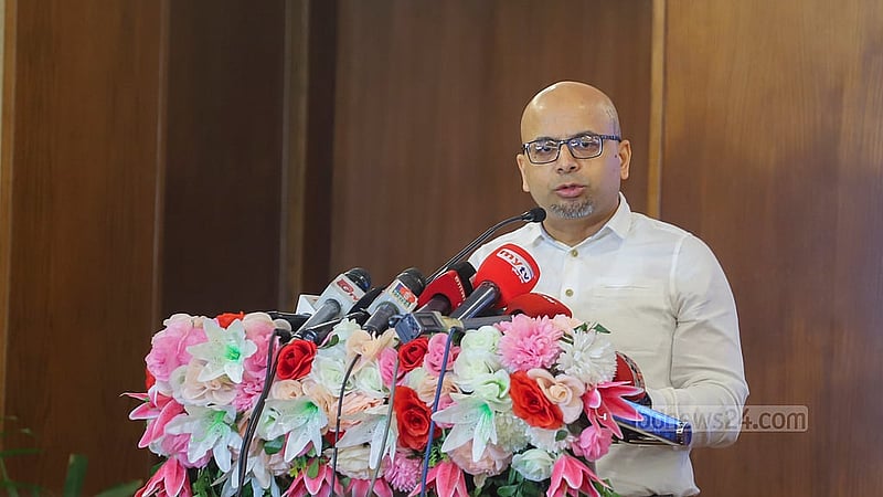 ঢাকা উত্তর সিটির নগর ভবনে শনিবার ই-রিকশা প্রশিক্ষকদের প্রশিক্ষণ কর্মসূচির উদ্বোধনী অনুষ্ঠানে কথা বলেন ডাক, টেলিযোগাযোগ ও তথ্য প্রযুক্তি মন্ত্রণালয়ের প্রধান উপদেষ্টার বিশেষ সহকারী ফয়েজ আহমদ তৈয়্যব