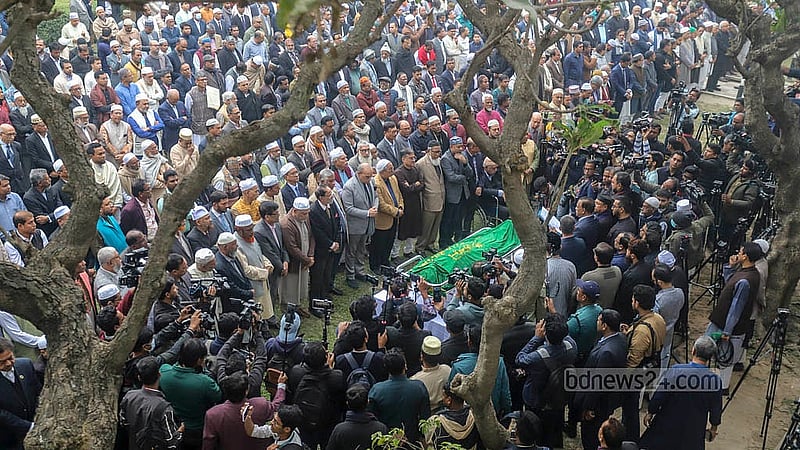 সুপ্রিম কোর্ট প্রাঙ্গণে শনিবার অন্তর্বর্তী সরকারের উপদেষ্টা ও বিশিষ্ট আইনজীবী হাসান আরিফের দ্বিতীয় জানাজা অংশ নেয় সর্বস্তরের মানুষ