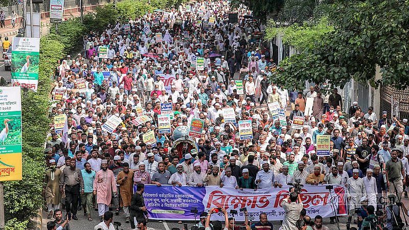 মিটফোর্ডের সামনে ব্যবসায়ী  সোহাগ হত্যাকাণ্ডসহ খুন, ধর্ষণ, সন্ত্রাসের প্রতিবাদে শনিবার বায়তুল মোকারম জাতীয় মসজিদ এলাকায় মিছিল করে জামায়াতে ইসলামীর ঢাকা মহানগর দক্ষিণের নেতাকর্মীরা