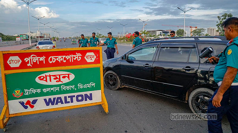 পূর্বাচল এক্সপ্রেসওয়েতে গাড়ি চালানোর সর্বোচ্চ গতি ঘণ্টায় ৮০ কিলোমিটার। এ গতিসীমা না মেনে ঘণ্টায় ৯৫ কিলোমিটার বেগে ছোটায় এক চালককে থামিয়েছে পুলিশ