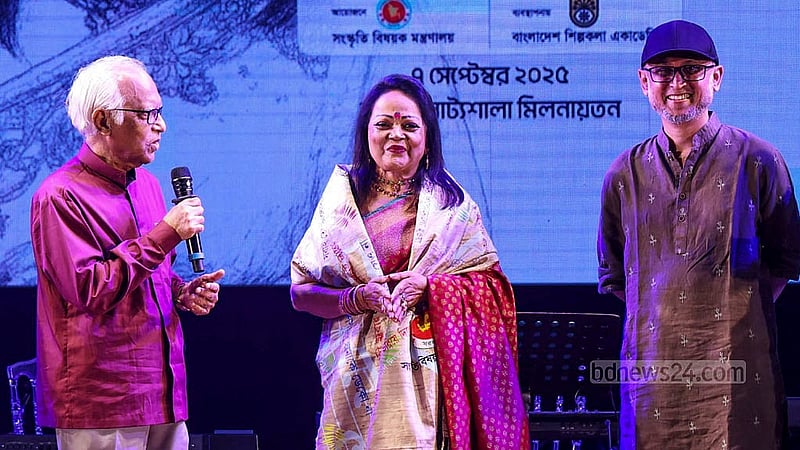 শিল্পকলা একাডেমির জাতীয় নাট্যশালা মিলনায়তনে রোববার সন্ধ্যায় ‘শুধু গান গেয়ে পরিচয়’ শীর্ষক অনুষ্ঠানে পরিকল্পনা উপদেষ্টা ওয়াহিদ উদ্দিন মাহমুদ।