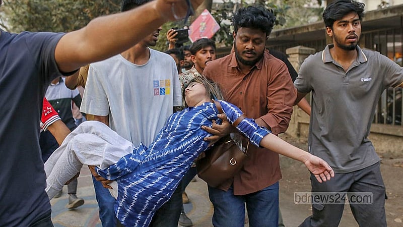 নতুন সংগঠন ‘বাংলাদেশ গণতান্ত্রিক ছাত্র সংসদের’ আত্মপ্রকাশের পর বুধবার দুই পক্ষের হাতাহাতিতে আহত হন এক নারী শিক্ষার্থী।