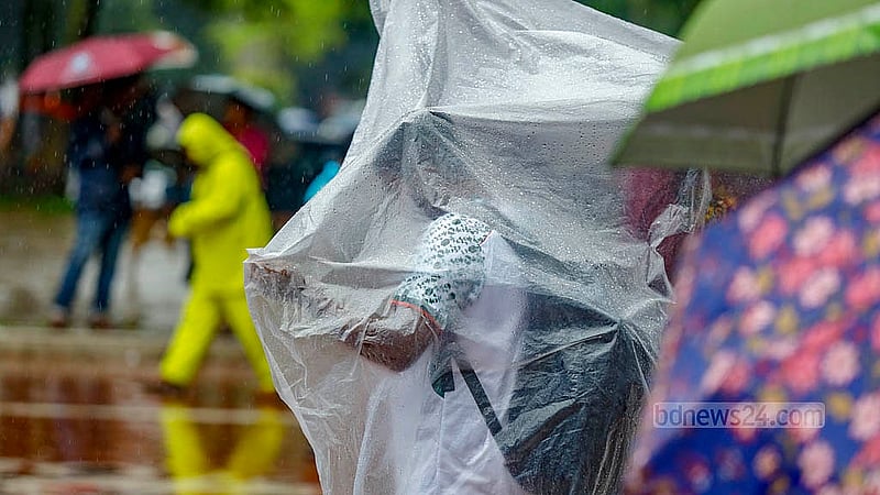 নিম্নচাপের কারণে বৃহস্পতিবার সকাল থেকে রাজধানীসহ দেশের বিভিন্ন এলাকায় একনাগাড়ে বৃষ্টি হচ্ছে। এর মধ্যেই কেন্দ্রীয় শহীদ মিনারে আন্দোলন চালিয়ে যাচ্ছেন পল্লী বিদ্যুৎ সমিতির কর্মীরা