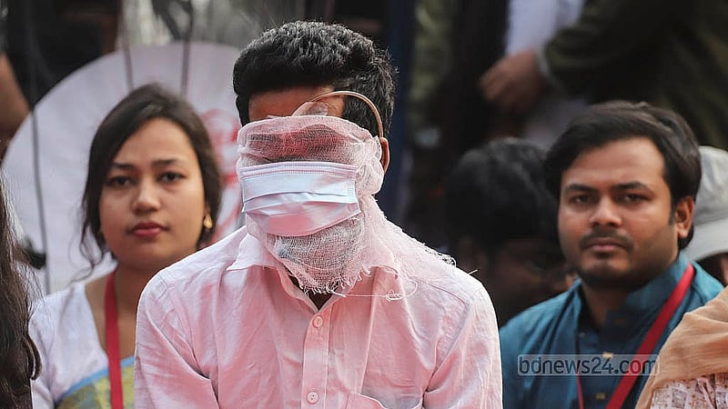 কেন্দ্রীয় শহীদ মিনার প্রাঙ্গণে মঙ্গলবার বৈষম্যবিরোধী ছাত্র আন্দোলনের 'মার্চ ফর ইউনিটি' কর্মসূচিতে অংশ নেন জুলাই আন্দোলনে আহতরা