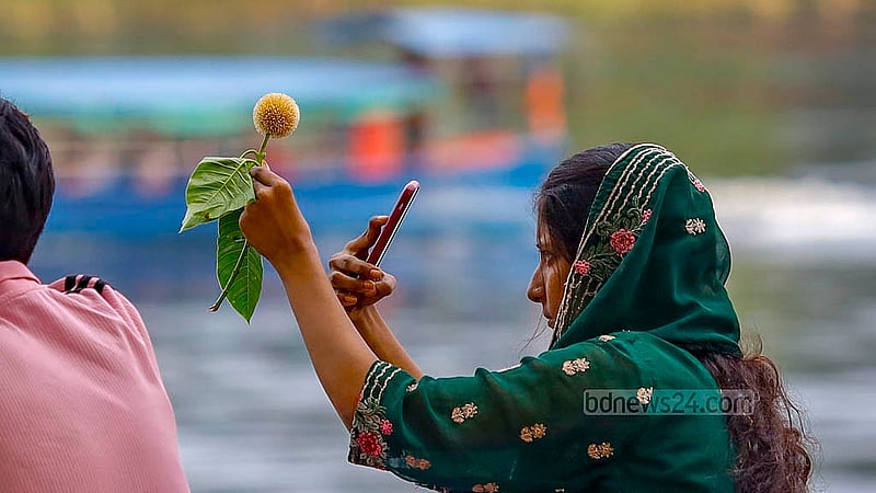 বর্ষা আসার আগেই ফুটেছে এই কদম,