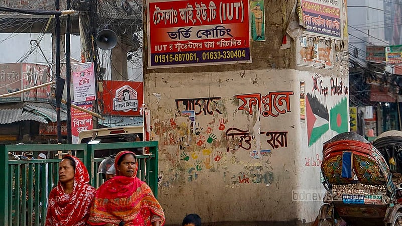 ‘আসছে ফাল্গুনে আমরা কিন্তু দ্বিগুণ হব’- জহির রায়হানের ‘আরেক ফাল্গুন’ উপন্যাসের এই উক্তি ব্যাপকভাবে ব্যবহৃত হয়েছে জুলাই আন্দোলনে। মৌচাক ফ্লাইওভারের পিলারেও সেই কথা লেখা হয়, যদিও পোস্টার লাগানোর কারণে সেটি এখন অর্ধেক দেখা যাচ্ছে