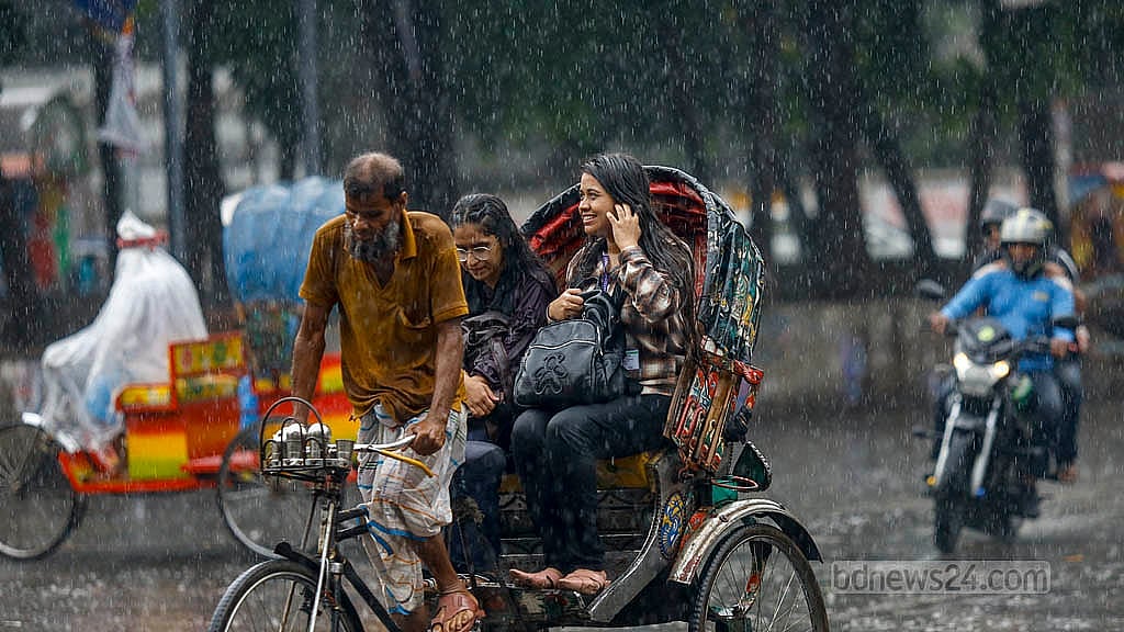 হঠাৎ বৃষ্টি নামলে রিকশার হুড না তুলেই ভিজতে চেয়েছেন তারা। ঢাকায় পরপর দুই দিনের বৃষ্টিতে উচ্ছ্বাস প্রকাশ করেন অনেকেই