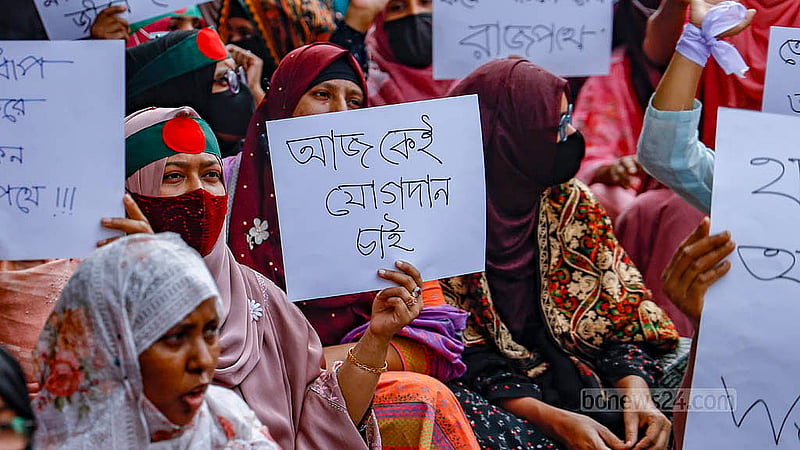 পুলিশের লাঠিচার্জের